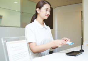 受付・問診票の記入